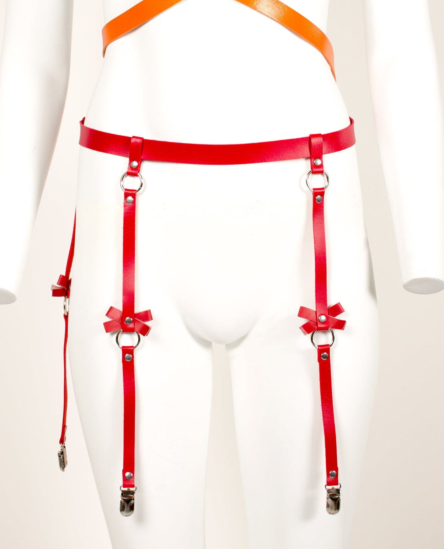 BOW GARTER.