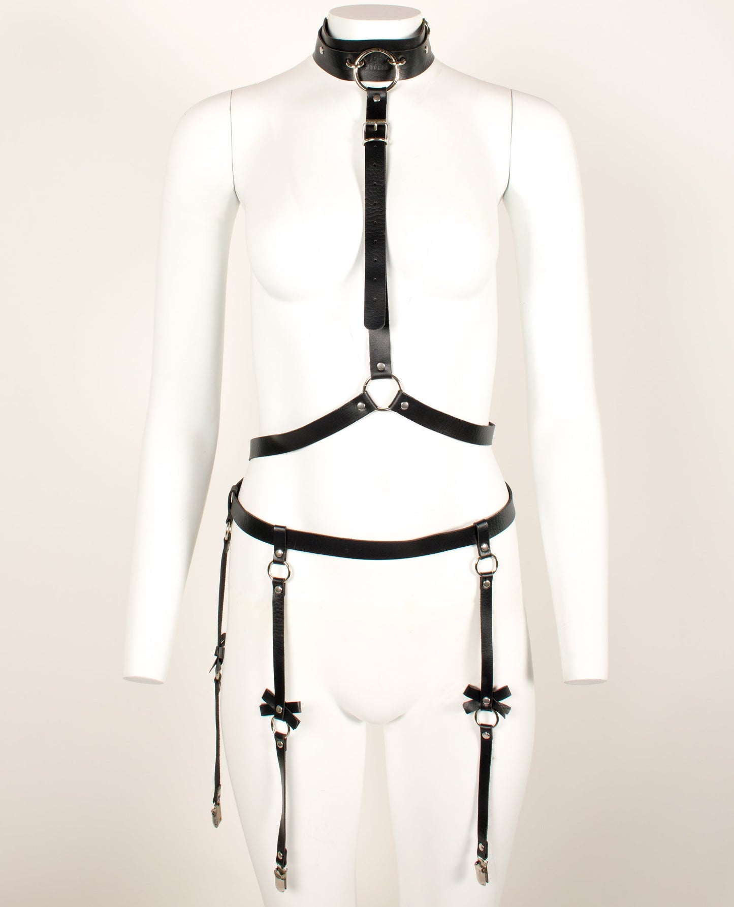 BOW GARTER.