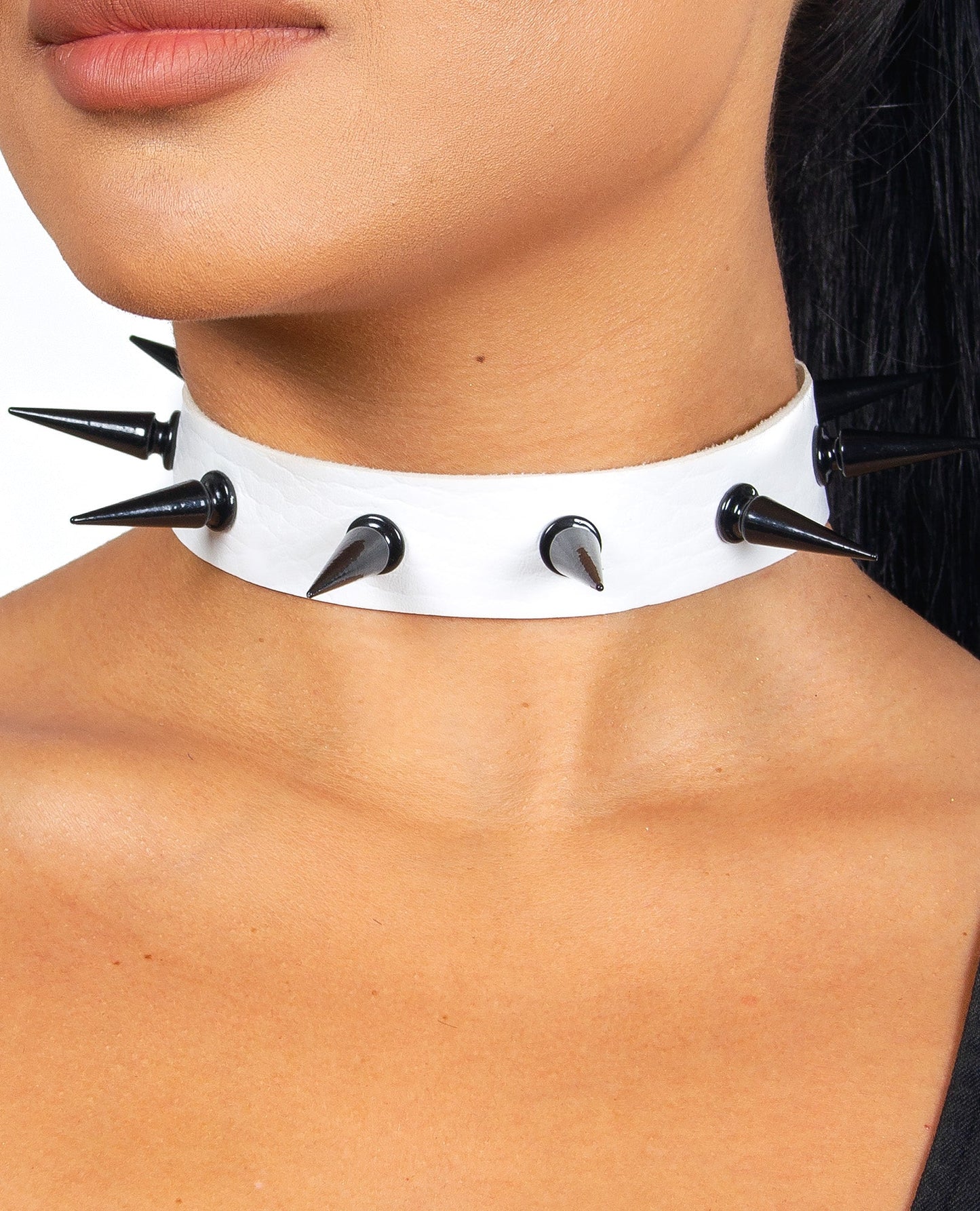 BLACK STUD COLLAR.